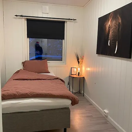 -3 Bedrooms 4 Pers Lejlighed Harstad