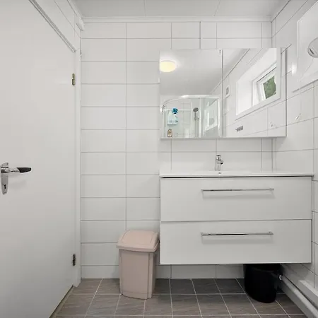Apartment -3 Bedrooms 4 Pers Harstad